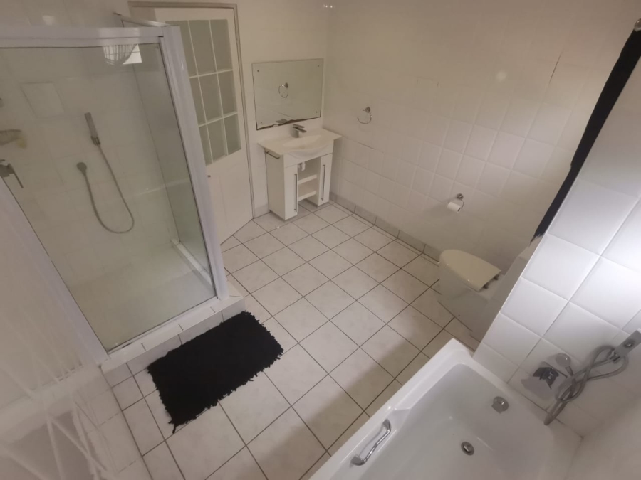 4 Bedroom Property for Sale in Bonza Bay Eastern Cape